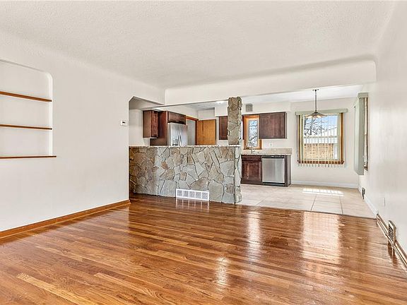 5th image of 31506 Royalview Dr