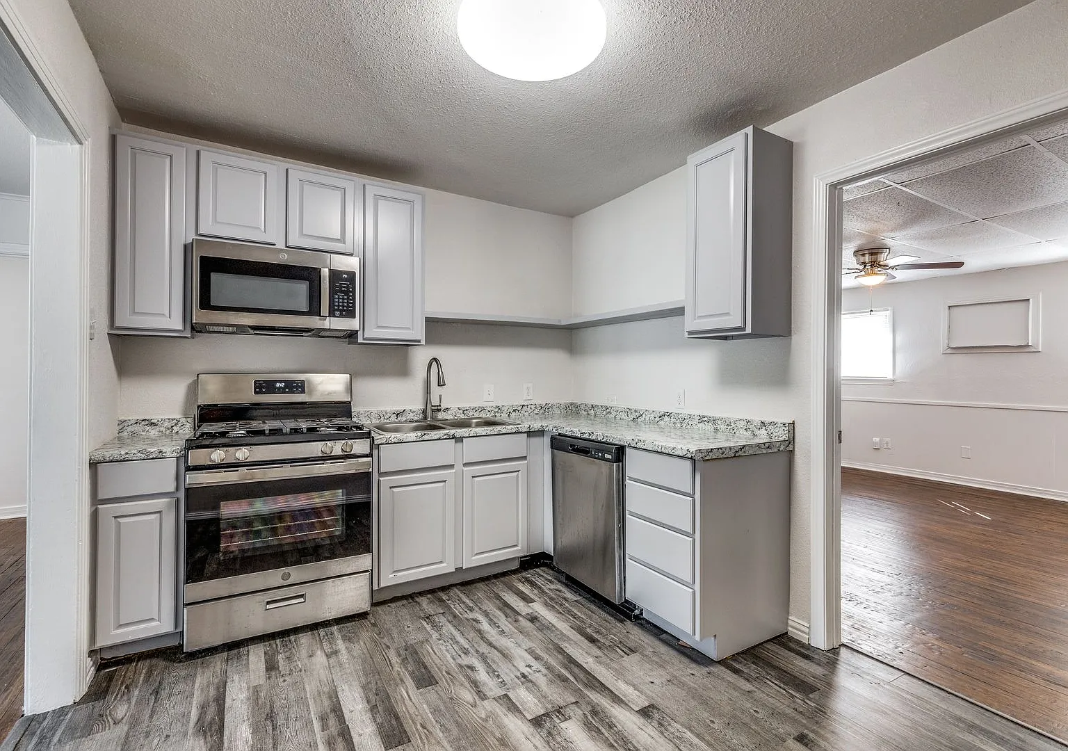Charming Renovated 4-Bedroom Home Near TCU — Photo 3
