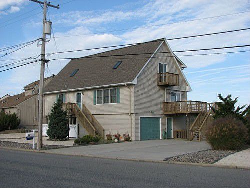 2nd image of 1028 Montauk Dr