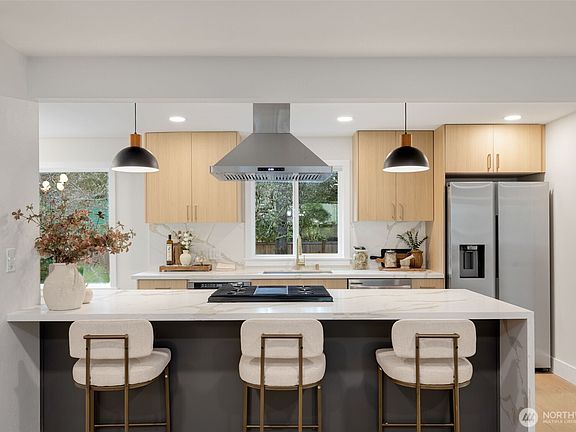 5th image of 10009 45th Avenue NE