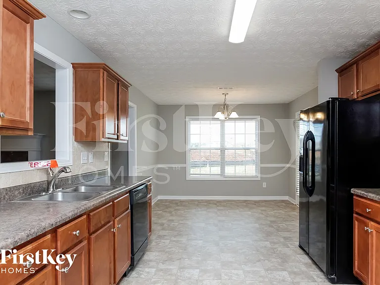 85 Natalie Ct — Photo 5