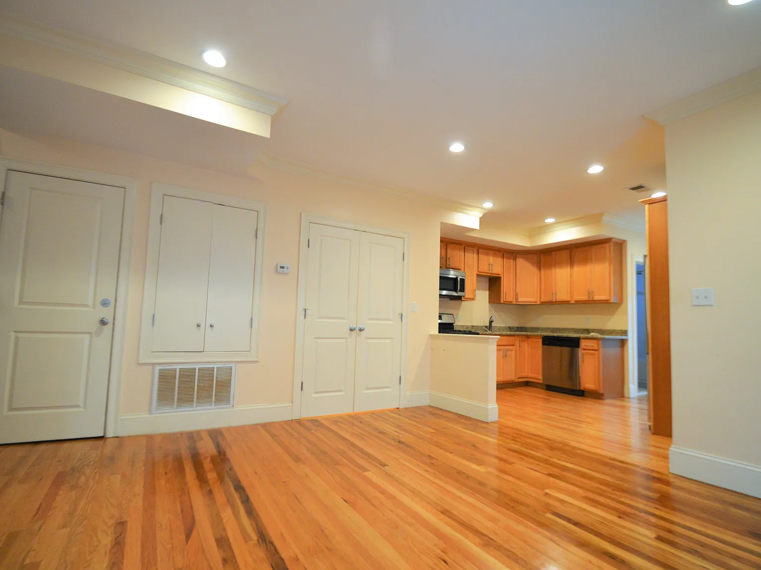 25 Lothrop St — Photo 3