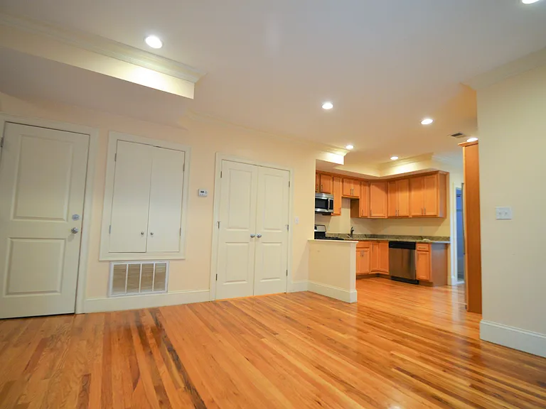 25 Lothrop St #1 — Photo 3