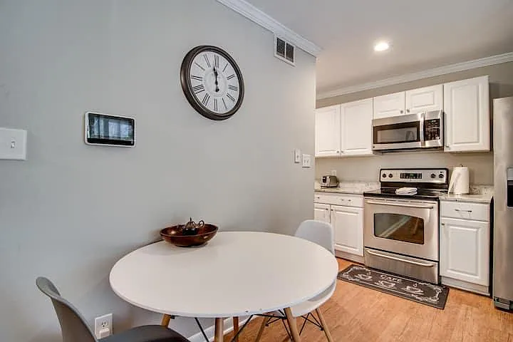 1422 Scales St #E — Photo 6
