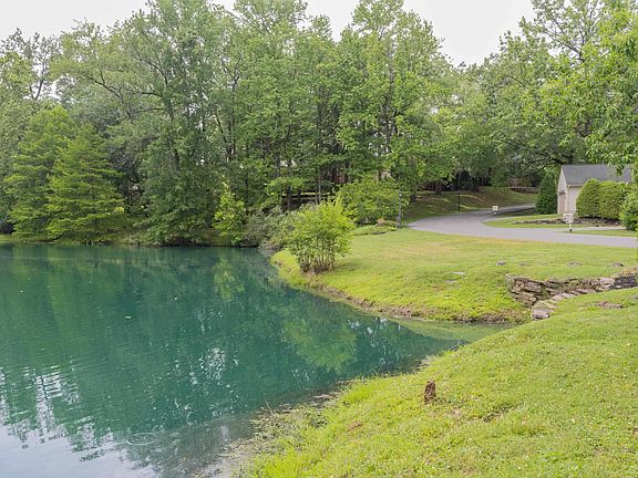 3rd image of 1415 Timberlake Rd