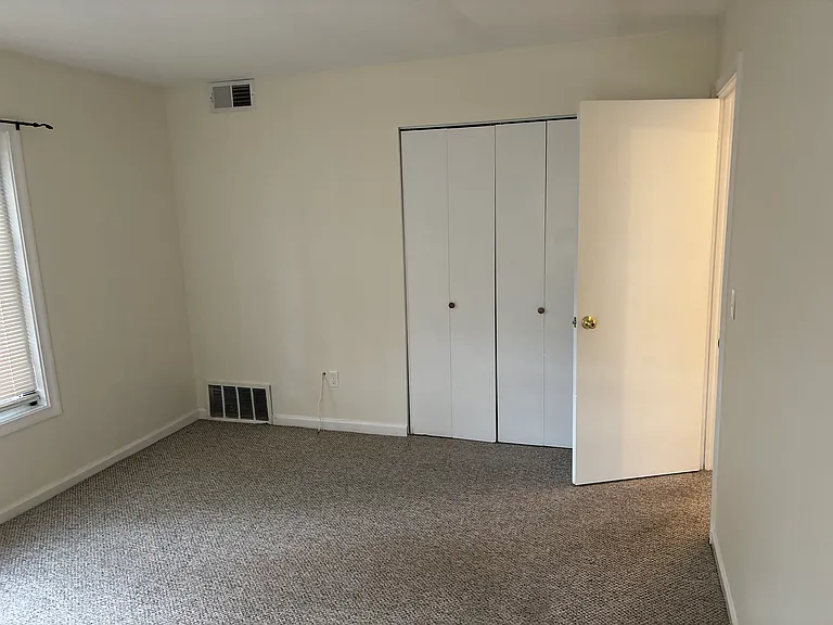 10 Woodsedge Dr — Photo 6