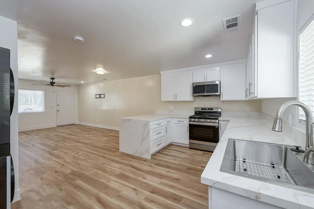 1 bed, $1,600 — Photo 2