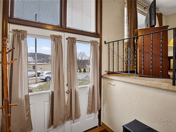3rd image of 110 Barnickel St