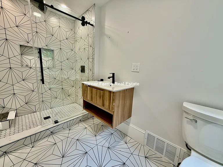 114 Woodstock St — Photo 11