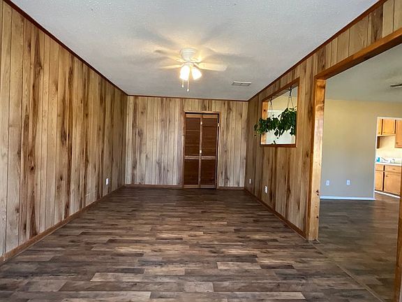 4th image of 410 Magnolia St