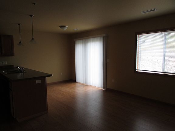 3rd image of 4045 Derby Ln APT 1