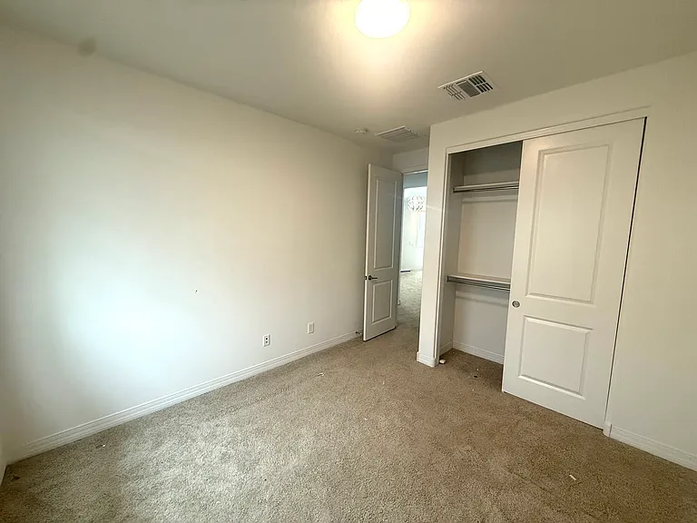 5731 S Labelle Ave — Photo 3