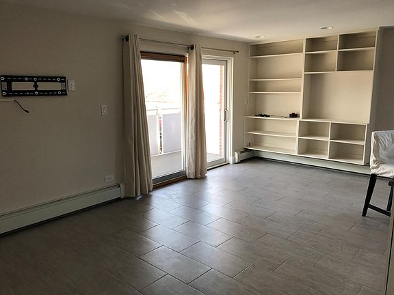 5th image of 937 N Clarkson St