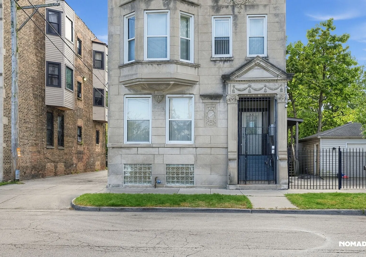 Spacious 1BR Garden Apartment Near UChicago & Obama Presidential Center $1,200 — Photo 1
