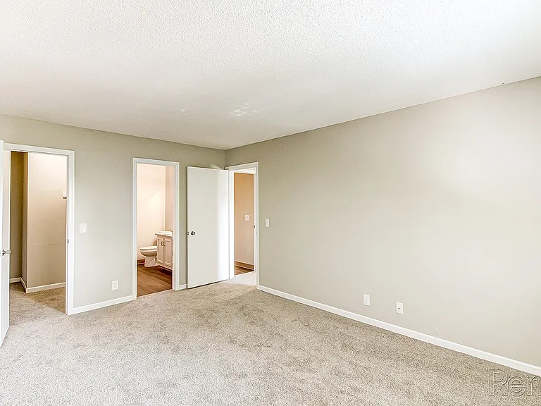 Oakwood Trail Apartments — Photo 18