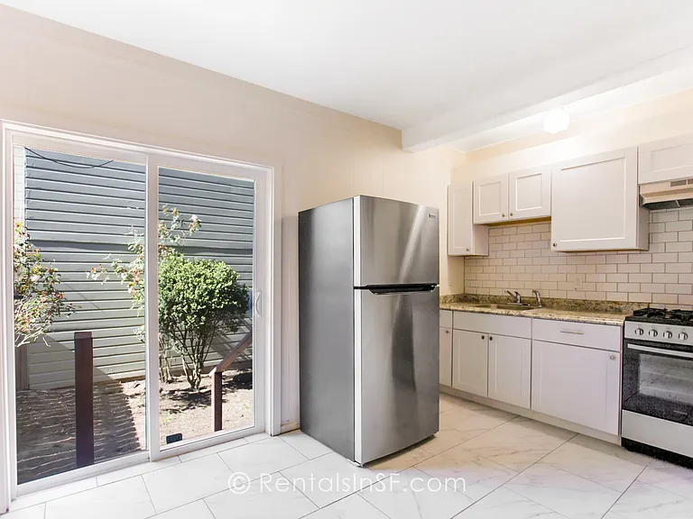 1215 2nd Ave #B — Photo 4