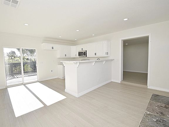 3rd image of 2760 Gwynne Ave