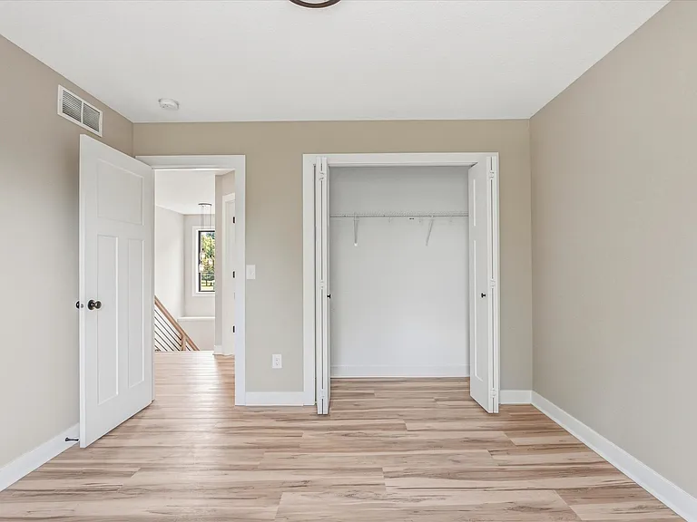 15939 Shadyview Ln N — Photo 23