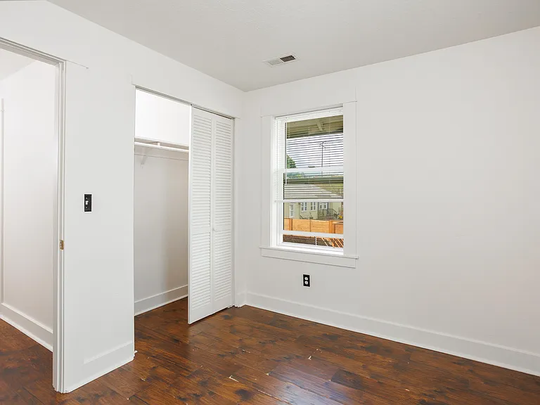 4313 N Kerby Ave — Photo 26