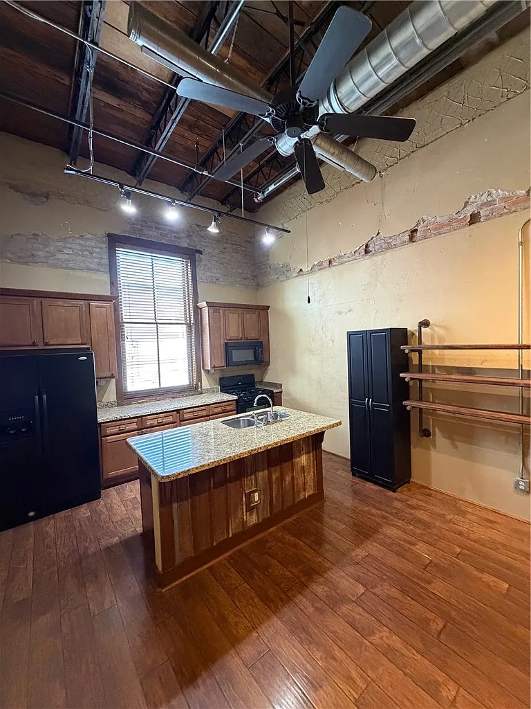 1 bed, 1400 sqft, $1,500 — Photo 3
