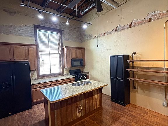 3rd image of 211 N Main St APT 23