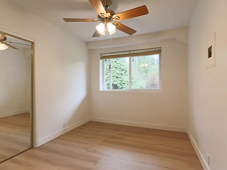 660 Kenwood Rd — Photo 38