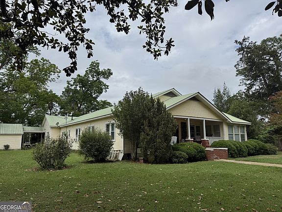3rd image of 721 Jackie Hart Rd