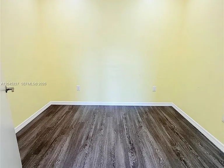 4630 SW Keats St — Photo 2