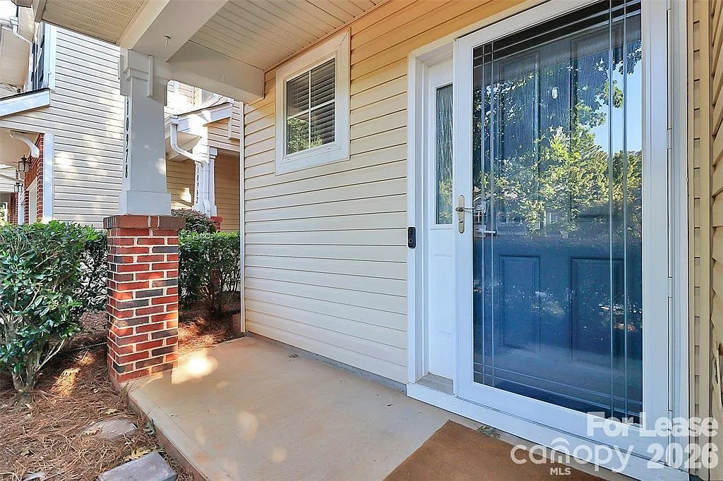 2 bed, 2.5 bath, 1432 sqft, $1,900 — Photo 2