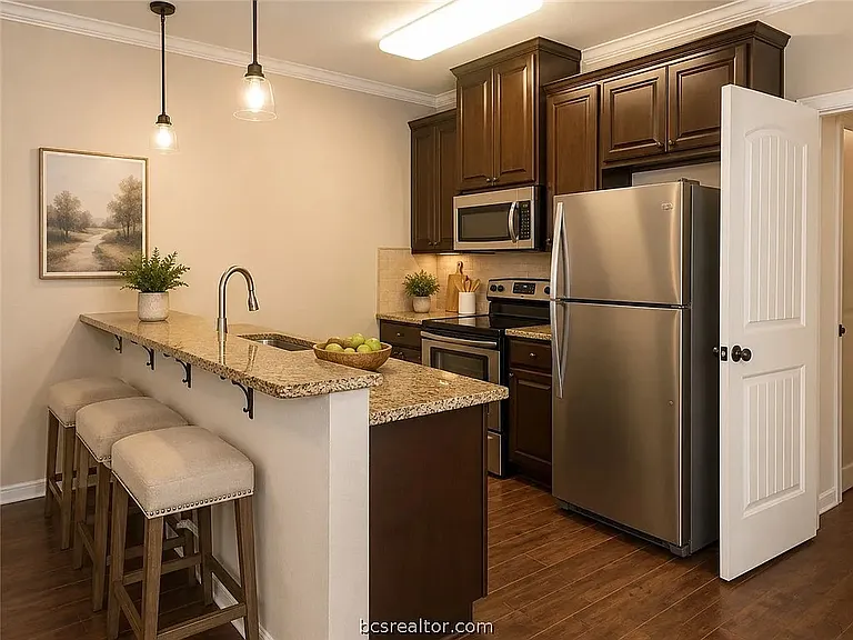 405A Ash St E #A — Photo 3