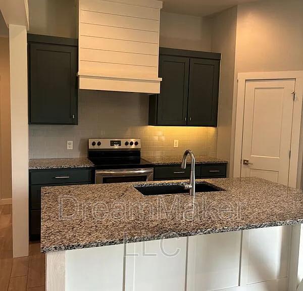 5225 E Maple Rd — Photo 4