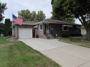 1114 S State St, Fairmont, MN 56031