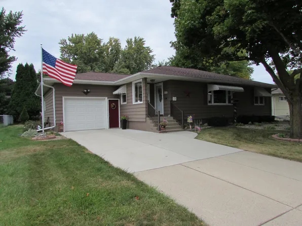 1114 S State St, Fairmont, MN 56031