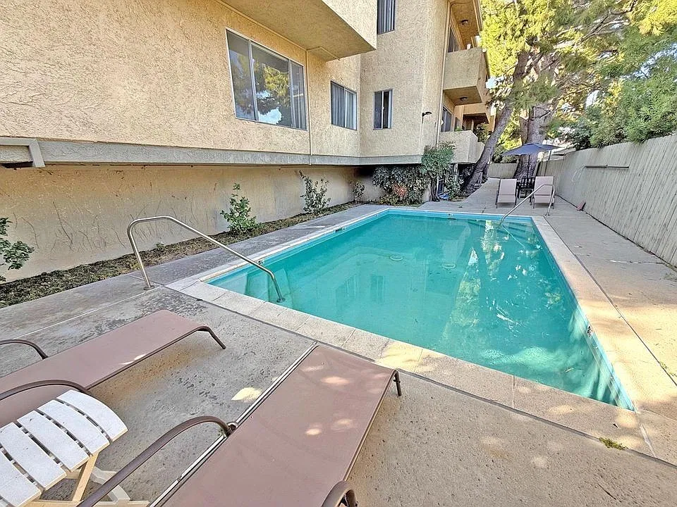 5000 Whitsett Ave — Photo 4