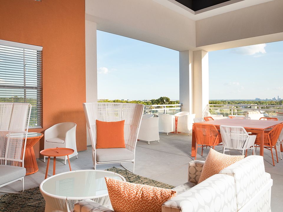 Sky Lounge Space