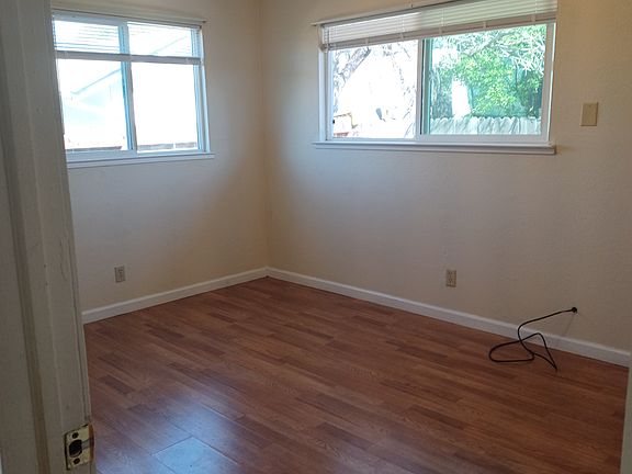 5th image of 340 Brown St #D