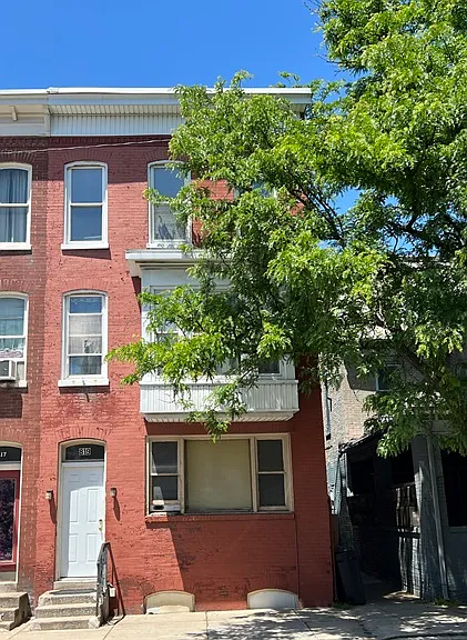 819 E Market St #1 — Photo 1