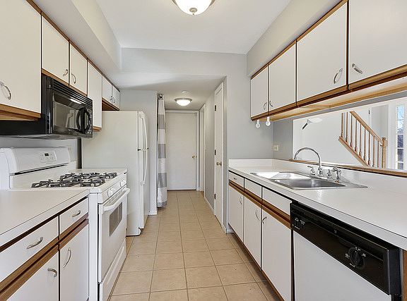5th image of 9344 Meadowview Dr