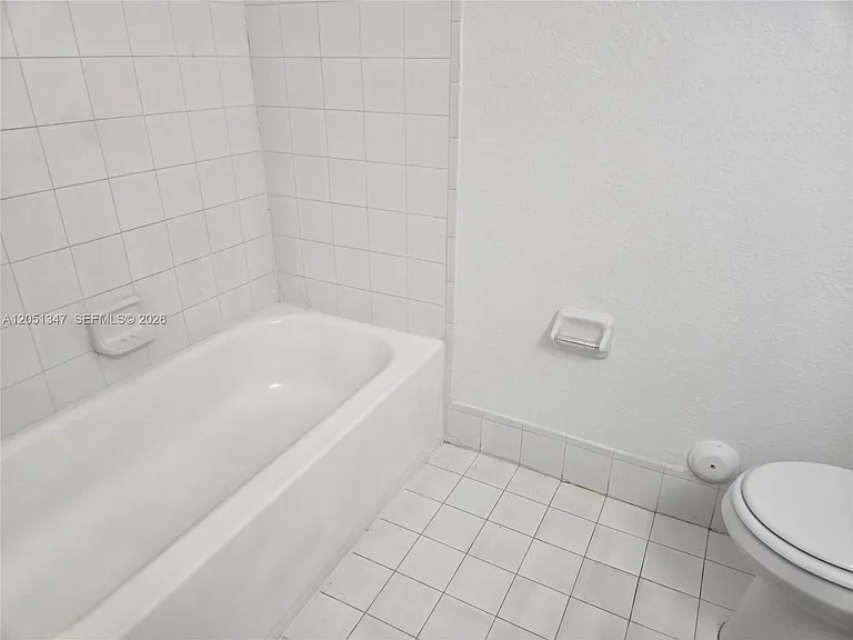 2460 SE 16th Ter #100 — Photo 12