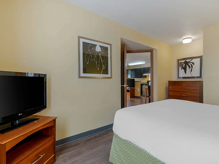 2 Bedroom Suite - 2 Queen Beds