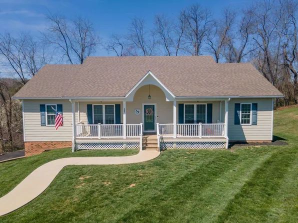 121 Carriage Dr, Galax, VA 24333