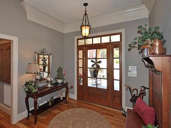4th image of 100 Birch Meadow Dr