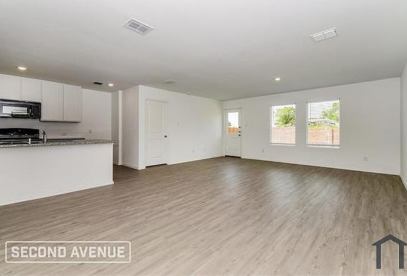 5th image of 1905 Lotus St