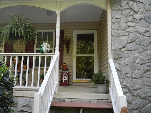 3rd image of 145 Tamara Ln