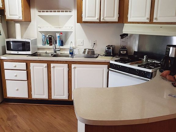 4th image of 100 Joseph Ct