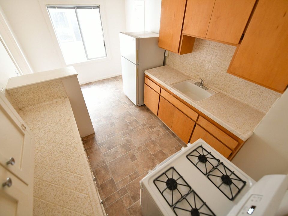 1st image of 832 York St #6