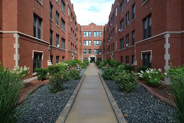 1st image of 3935 N Janssen Ave APT 1W