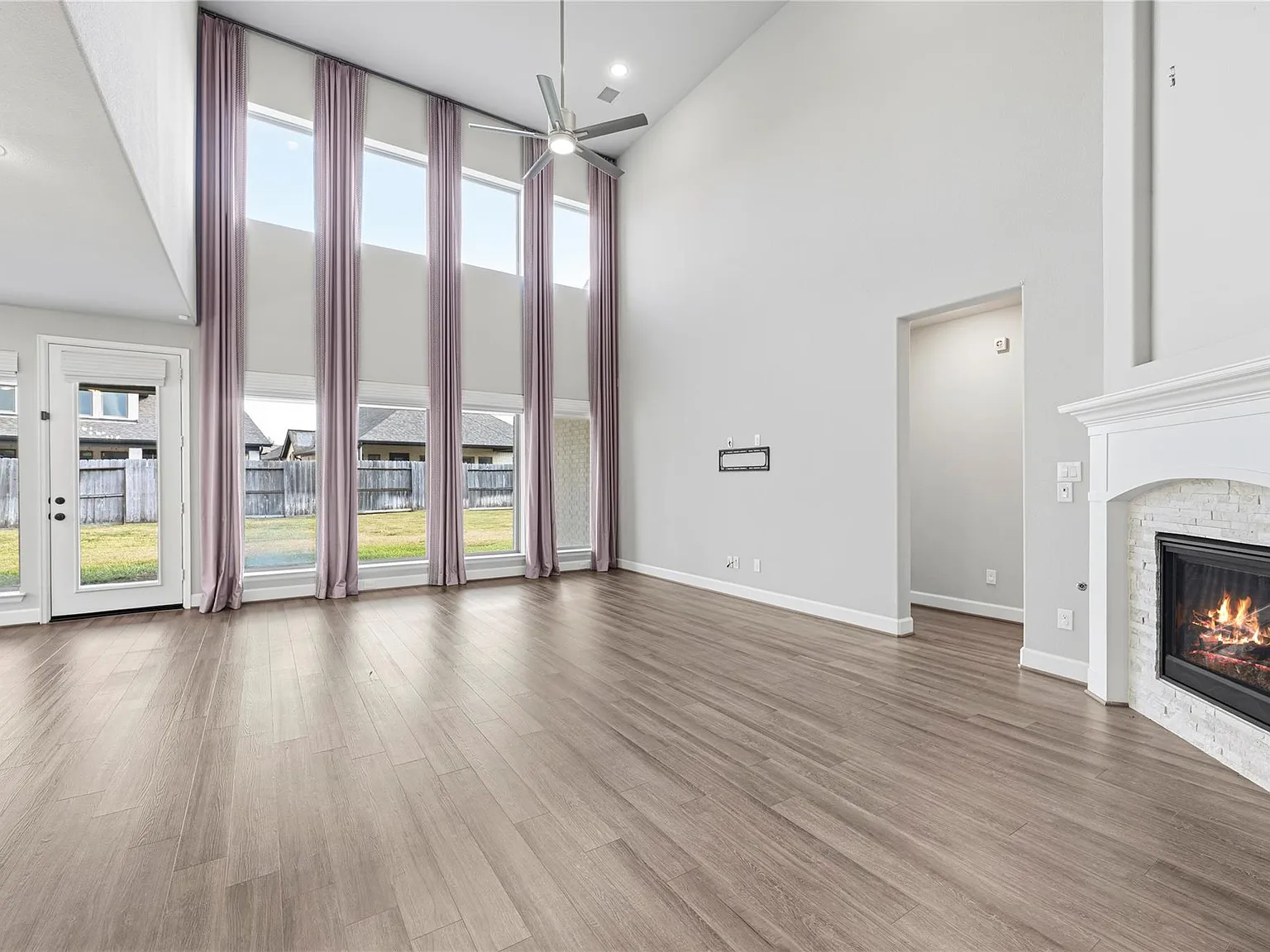 5 bed, 4.5 bath, 4008 sqft, $4,750 — Photo 3