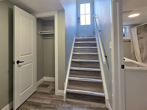 4th image of 109 Purdy Cres #2