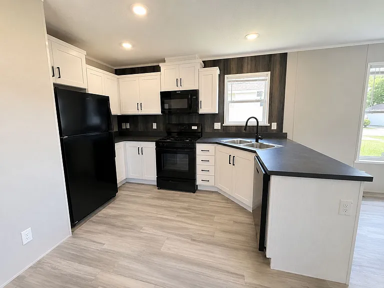Colonial Acres — Photo 12